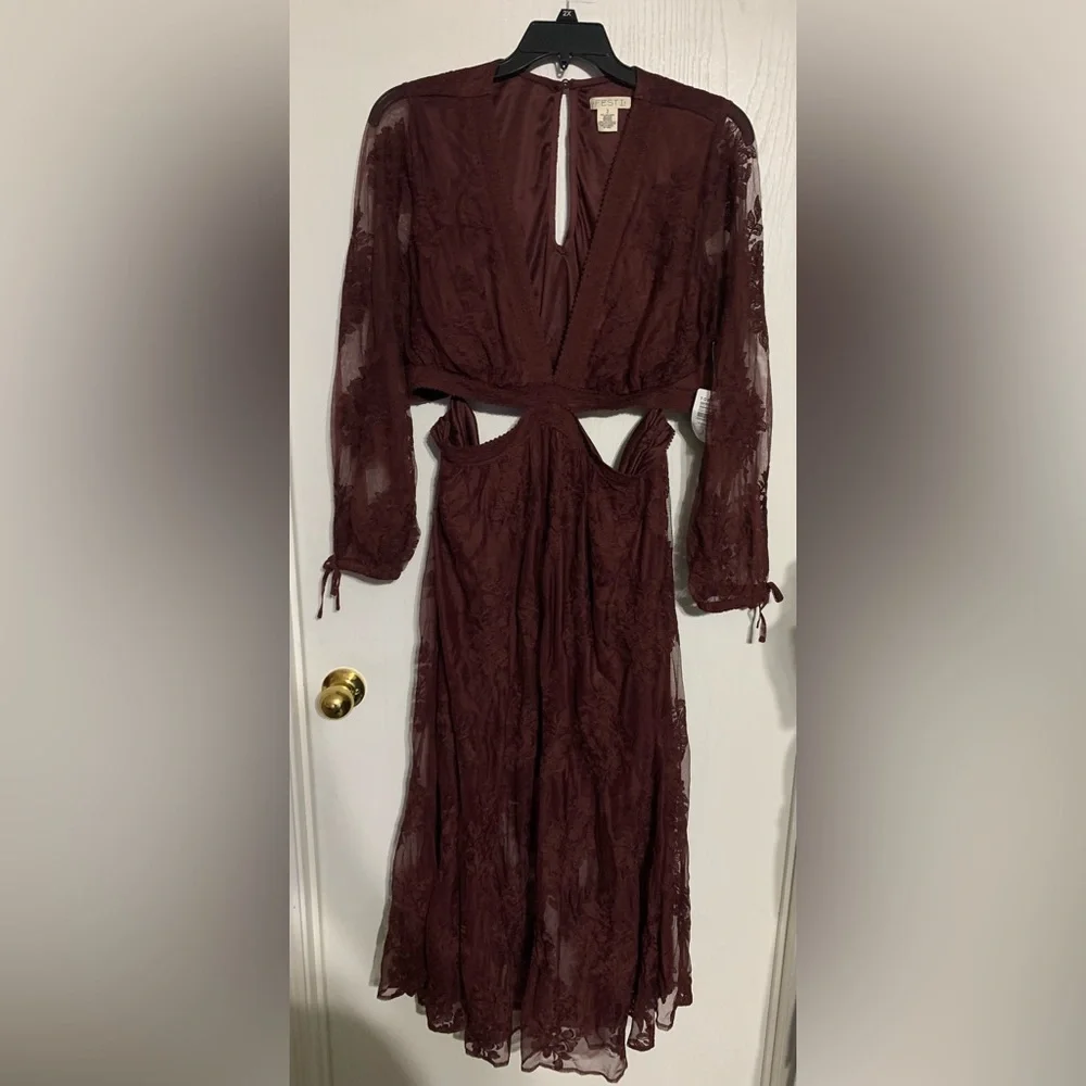 Torrid Festi Embroidered Lace Maxi Dress with Cutout Detail NWT - Picture 3 of 5